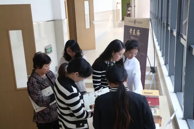 當李良濟走進校園—共同傳承中醫(yī)藥文化未來(圖2) 當李良濟走進校園—共同傳承中醫(yī)藥文化未來(圖2)