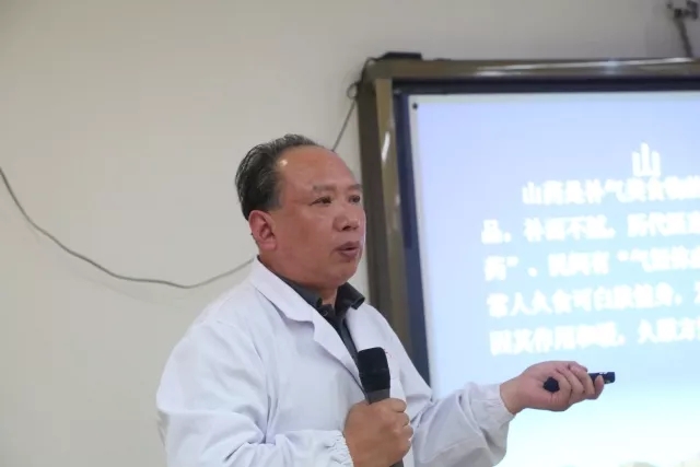 當李良濟走進校園—共同傳承中醫(yī)藥文化未來(圖6) 當李良濟走進校園—共同傳承中醫(yī)藥文化未來(圖6)